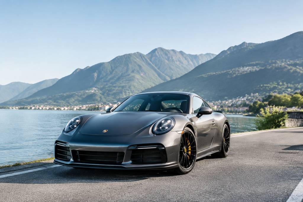 Location voiture luxe Tours : les meilleurs modèles pour un road trip d’exception