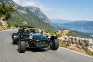 Caterham location : explorez les plus belles routes de France au volant d’une sportive d’exception