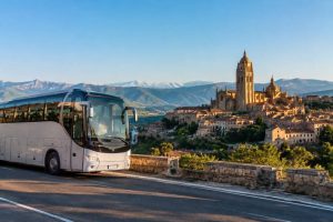 Voyage en espagne en bus : itinéraires et conseils pour explorer le pays en toute liberté
