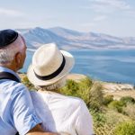 Voyage senior juif : conseils pour un road trip confortable et inoubliable